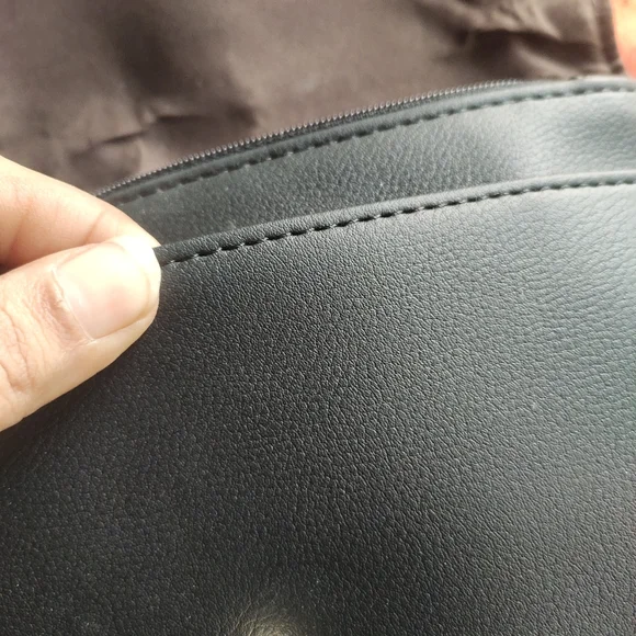 Pure leather imported Italy leather black solid sling bag - Picture 6 of 15